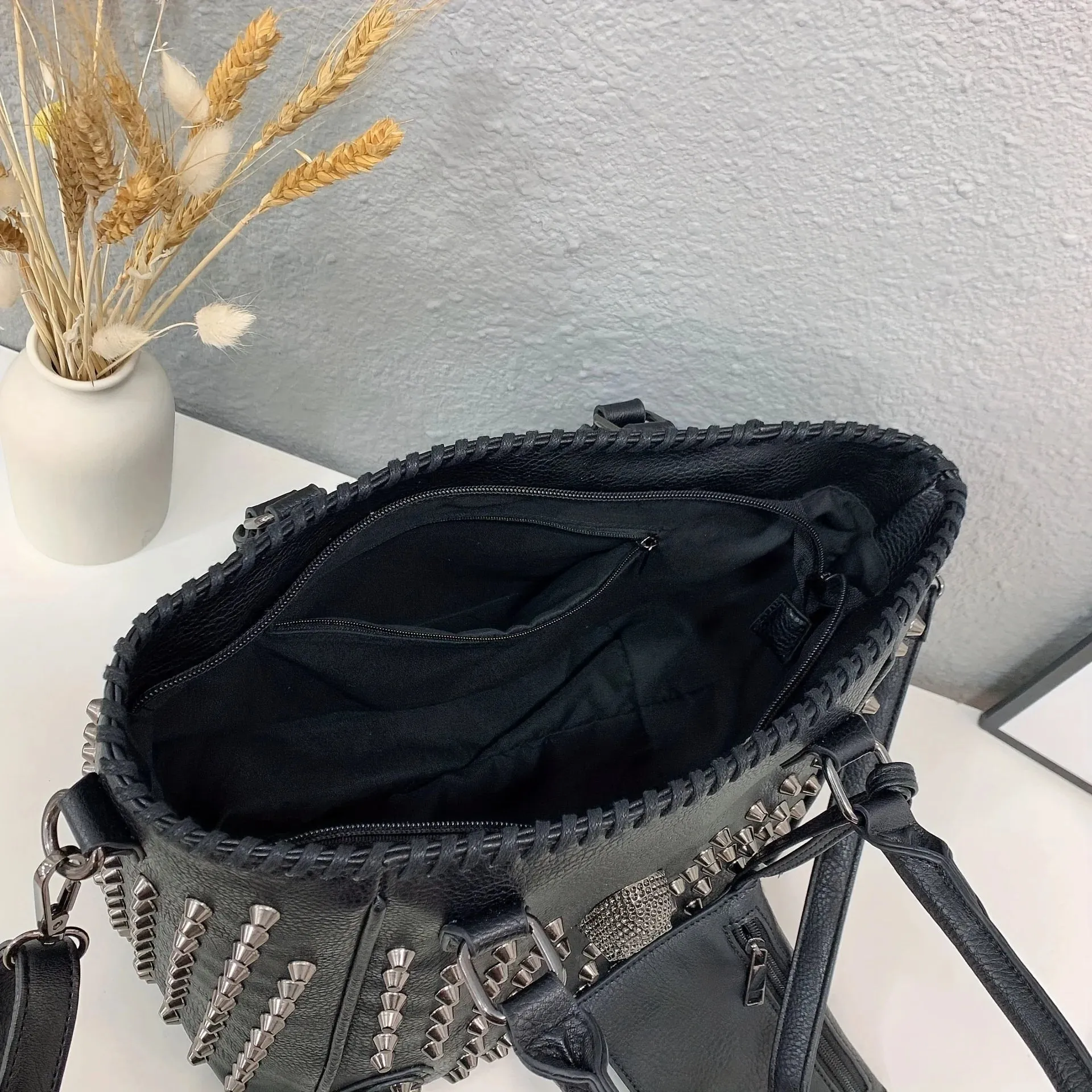 ALR™ Skull Rivet Handbag