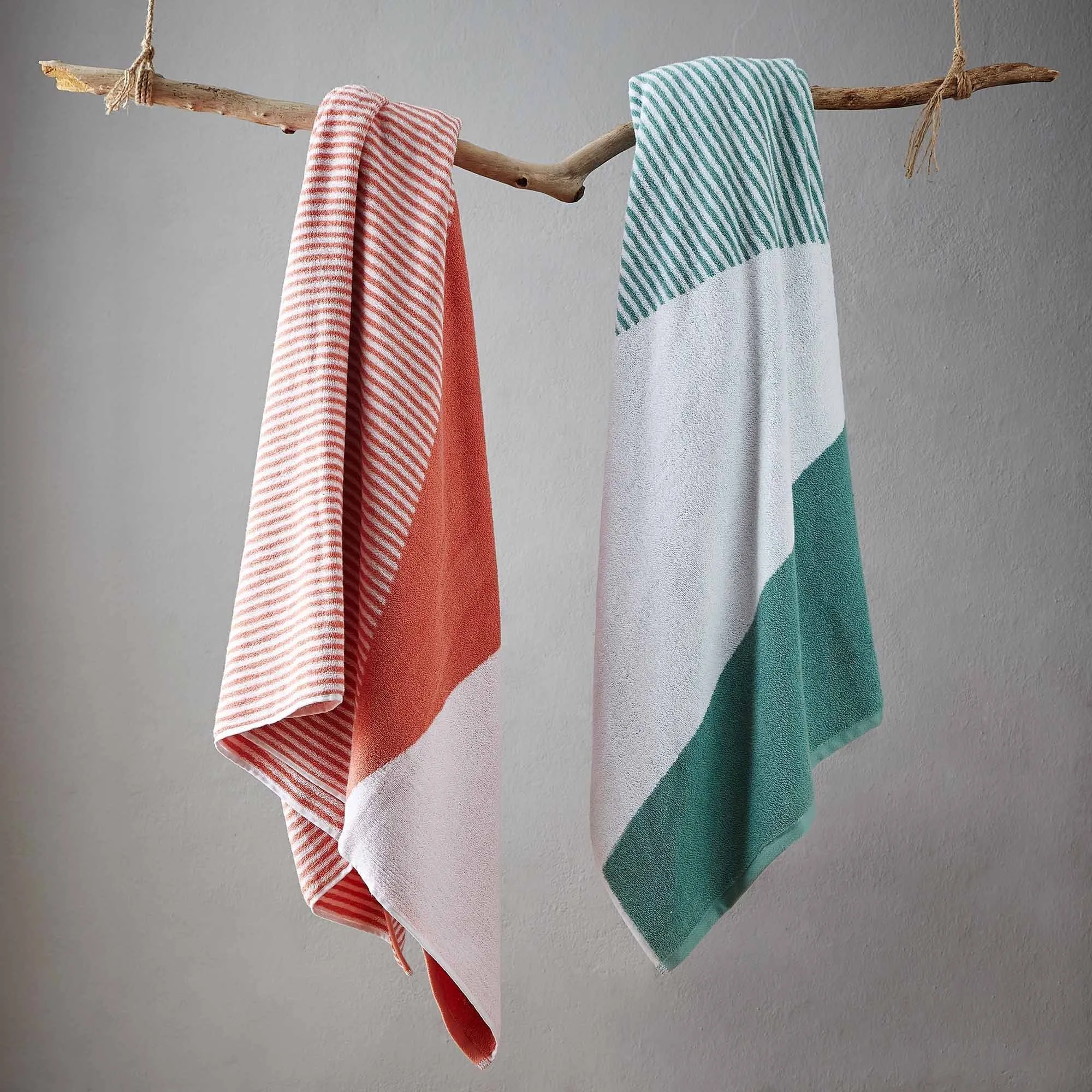 Lalin Beach Towel [Aqua/White]