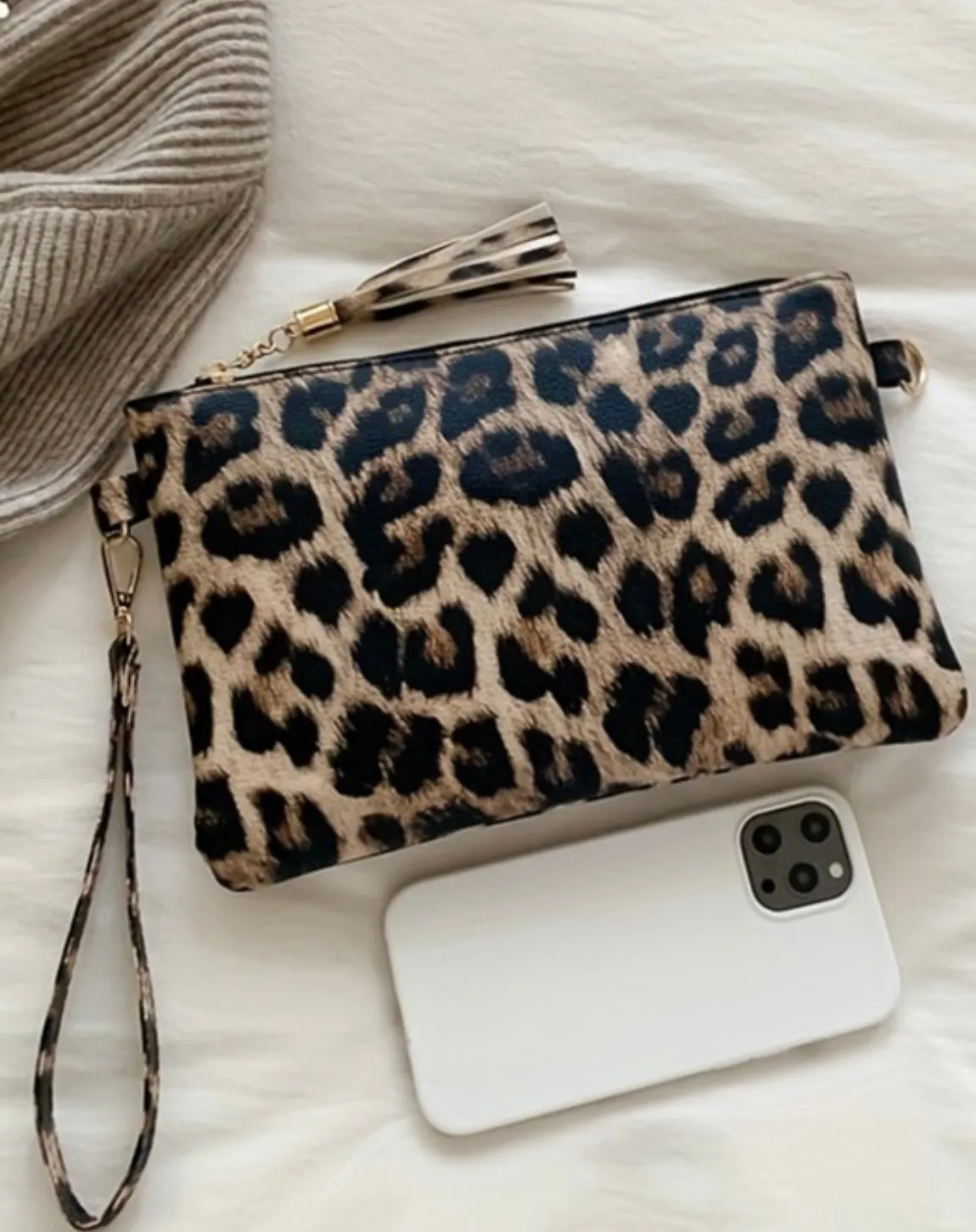 Leopard Print Wristlet Clutch Bag w/Zipper Closure & Tassel